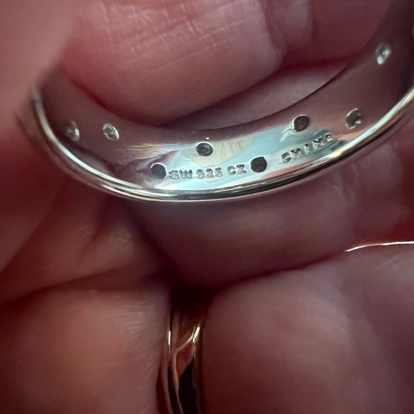 NWOT Men’s Sterling Silver Comfort Band with CZs - Picture 5 of 5
